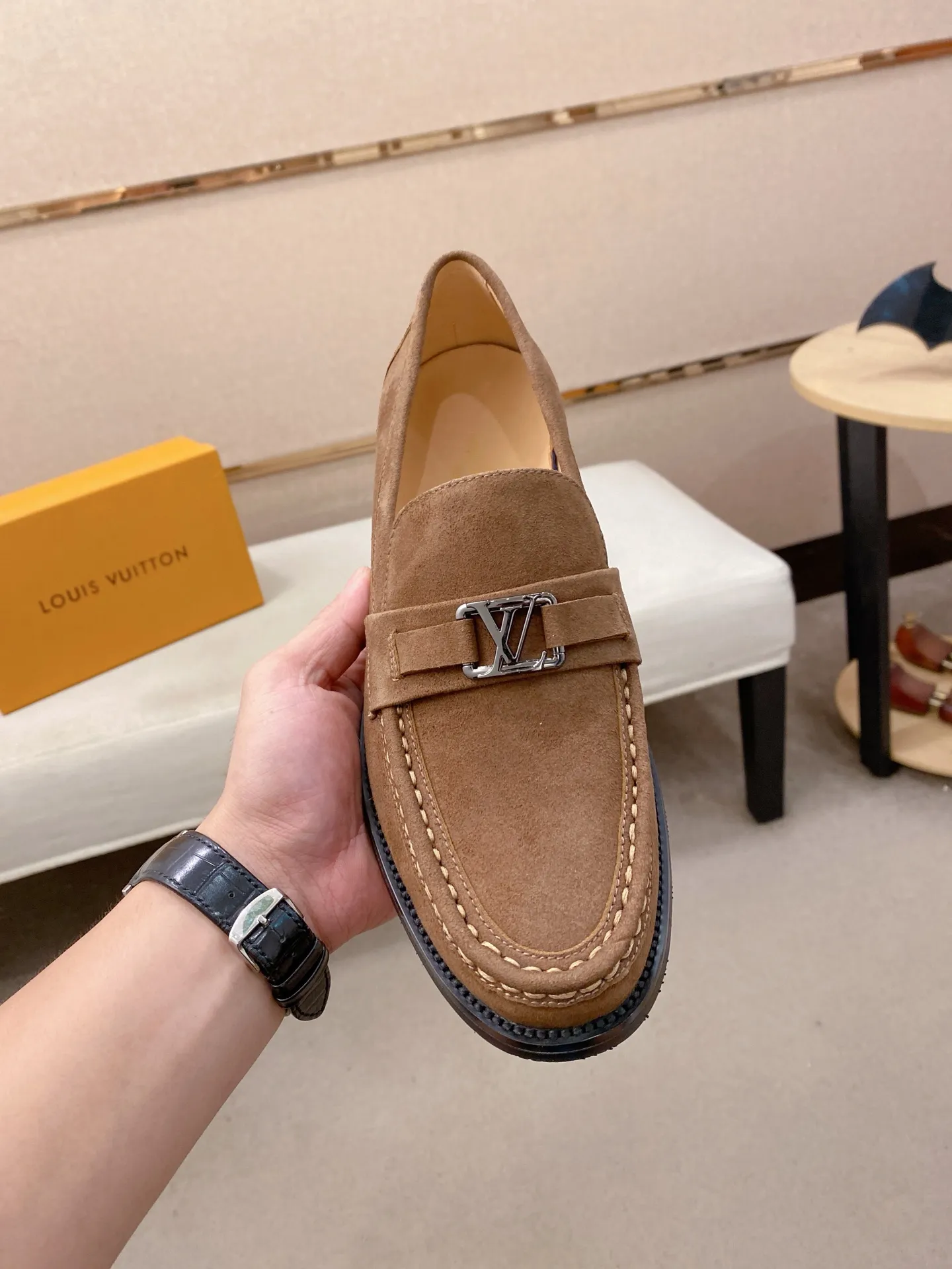 Men's shoes 💰 500💰⚡️New models available⚡️Louis Vuitton (Louis Vuitton/LV) casual, business formal wear! Made with pure Italian craftsmanship, the upper is made of first-layer cowhide, which is full of texture! The lining is cowhide and the original rubber leather shoe outsole. The style is atmospheric and comfortable! Positive code 38-44